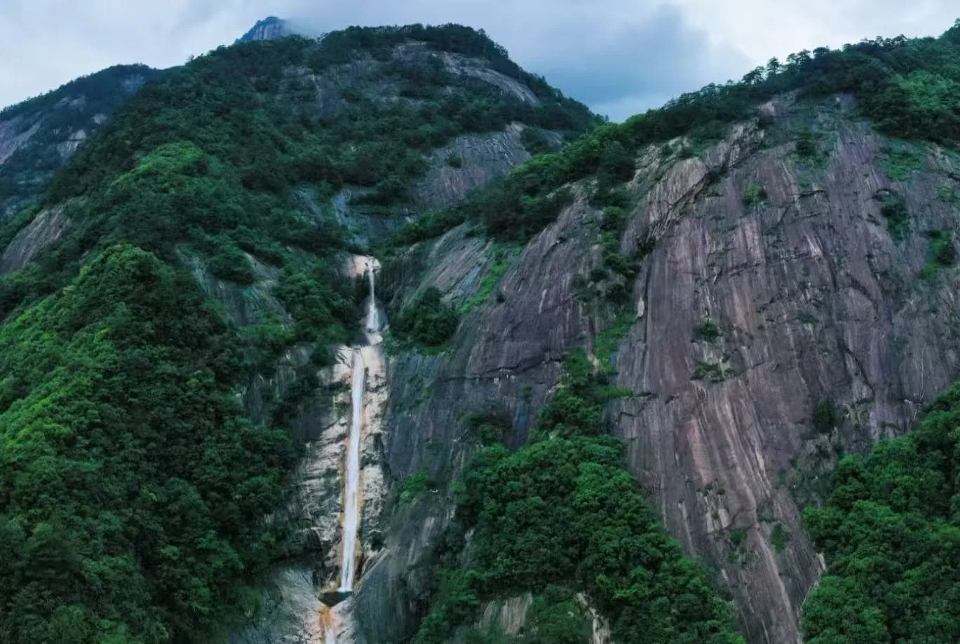 How to Visit Nine Dragon Waterfall in Huangshan Anhui