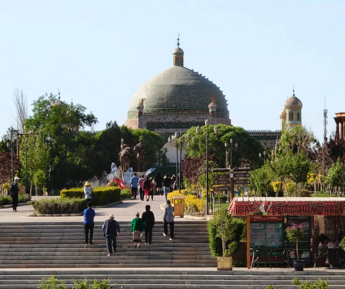 Everything You Need to Know About Visiting Abakh Hoja Tomb in Kashgar