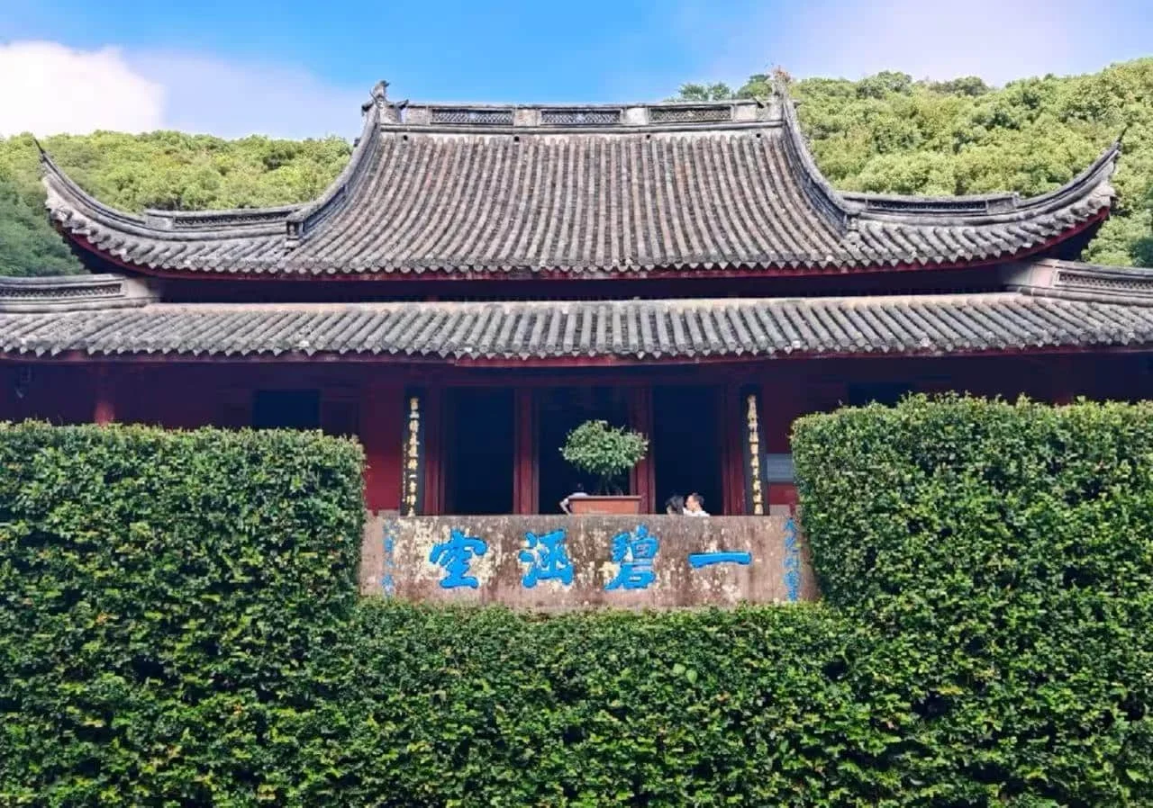 Ningbo Baoguo Temple Travel Guide for First-Time Visitors