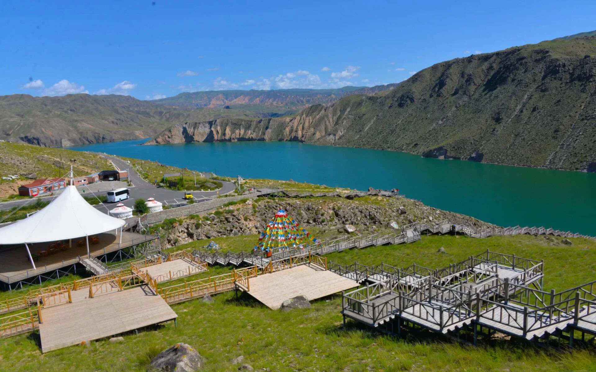 Longyangxia Scenic Spot Guide for First-Time Visitors