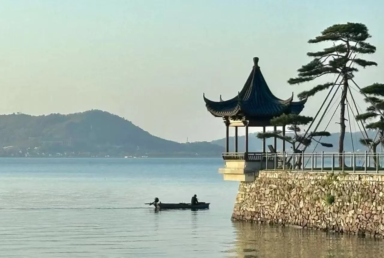 Top Things to Experience at Dongqian Lake in Ningbo
