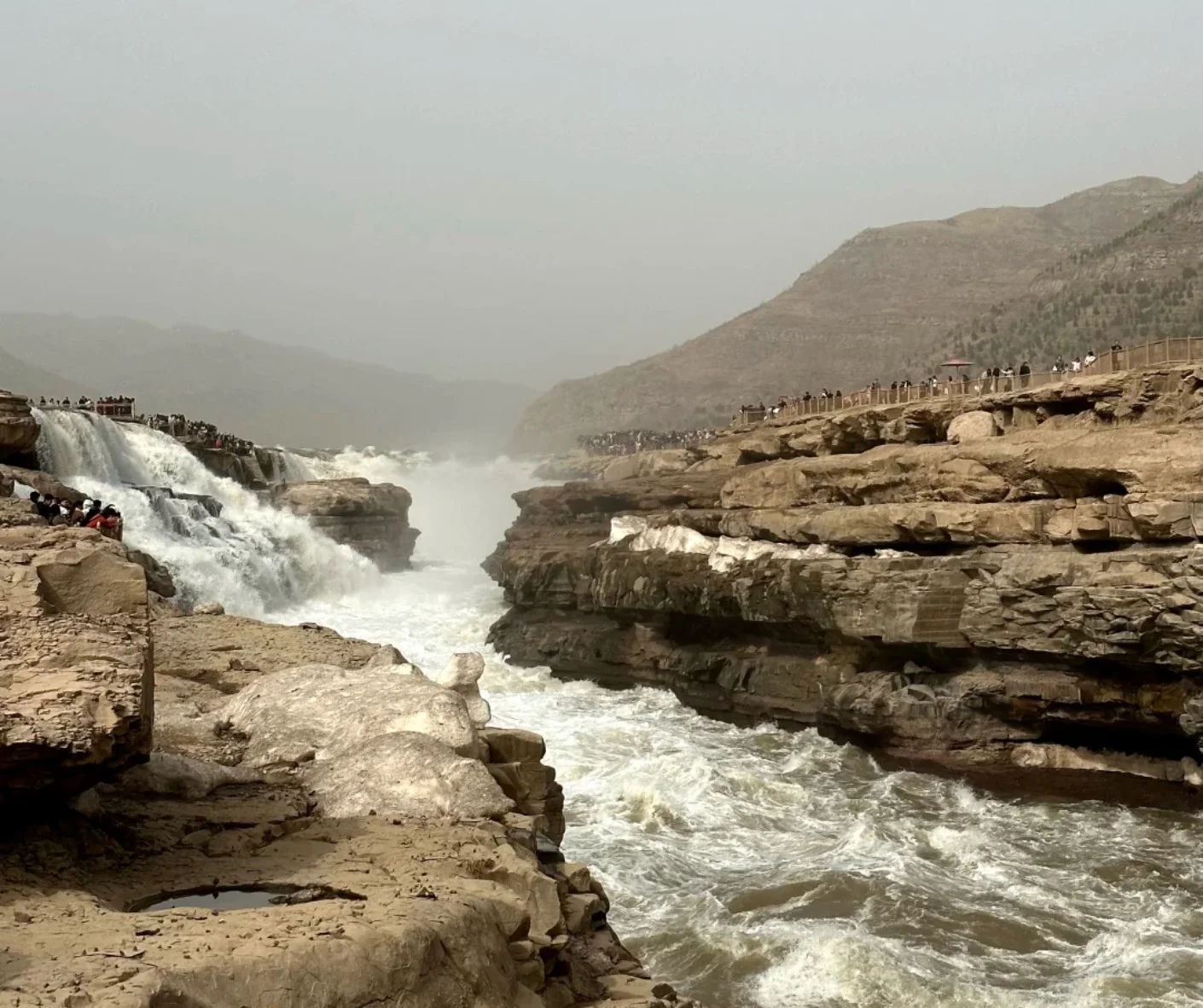Best Time to Visit Hukou Waterfall and Enjoy Peach Blossoms