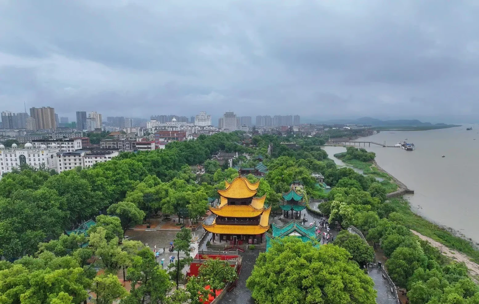 A Simple Traveler’s Guide to Yueyang Tower and Beyond