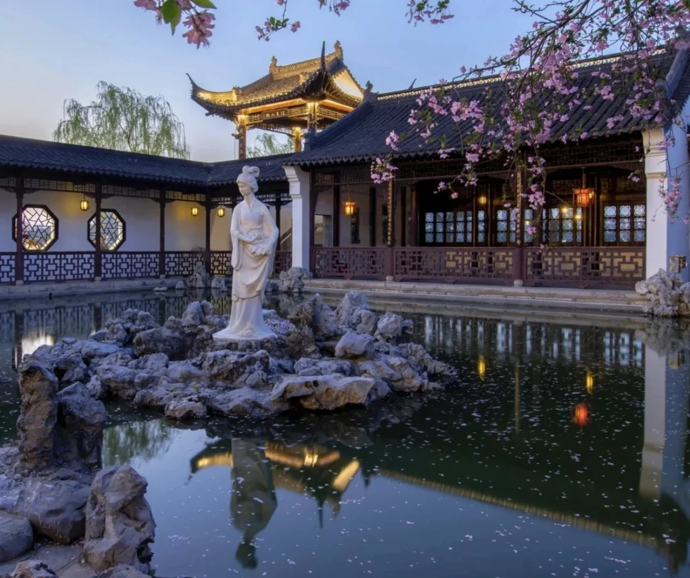 Top Travel Tips for Exploring Mochou Lake Park