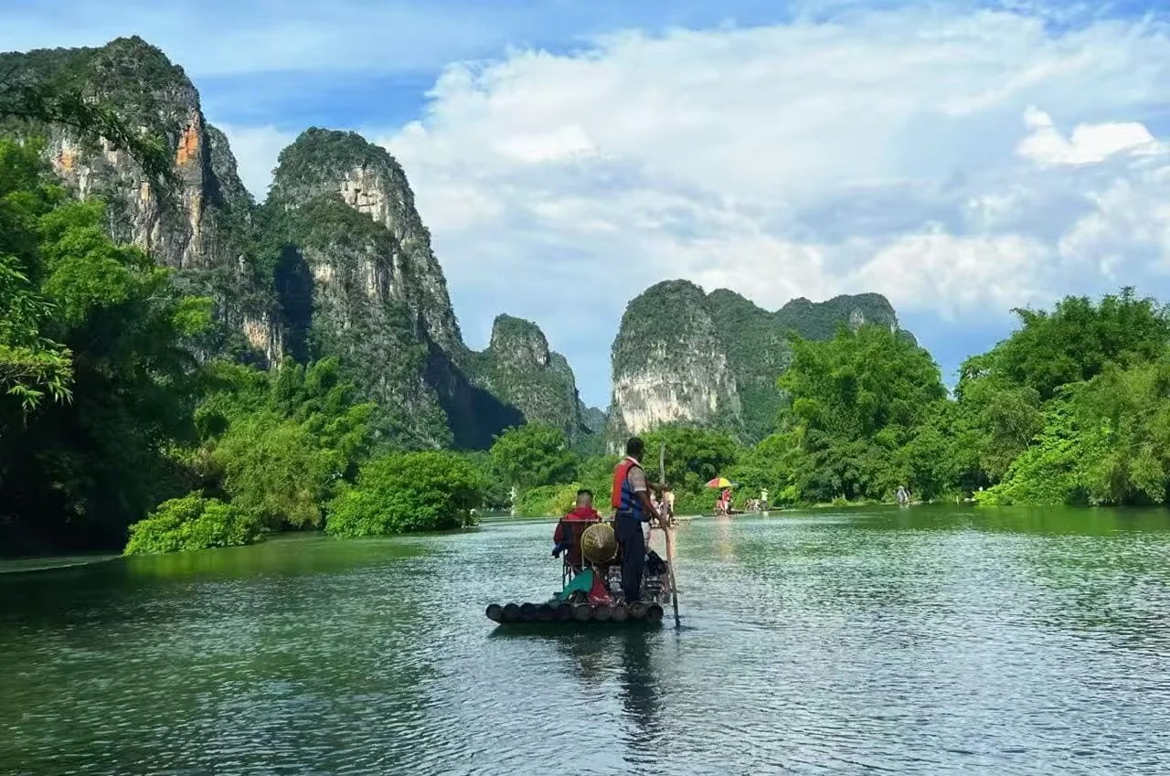 How to Experience Bamboo Rafting on the Yulong River in Yangshuo