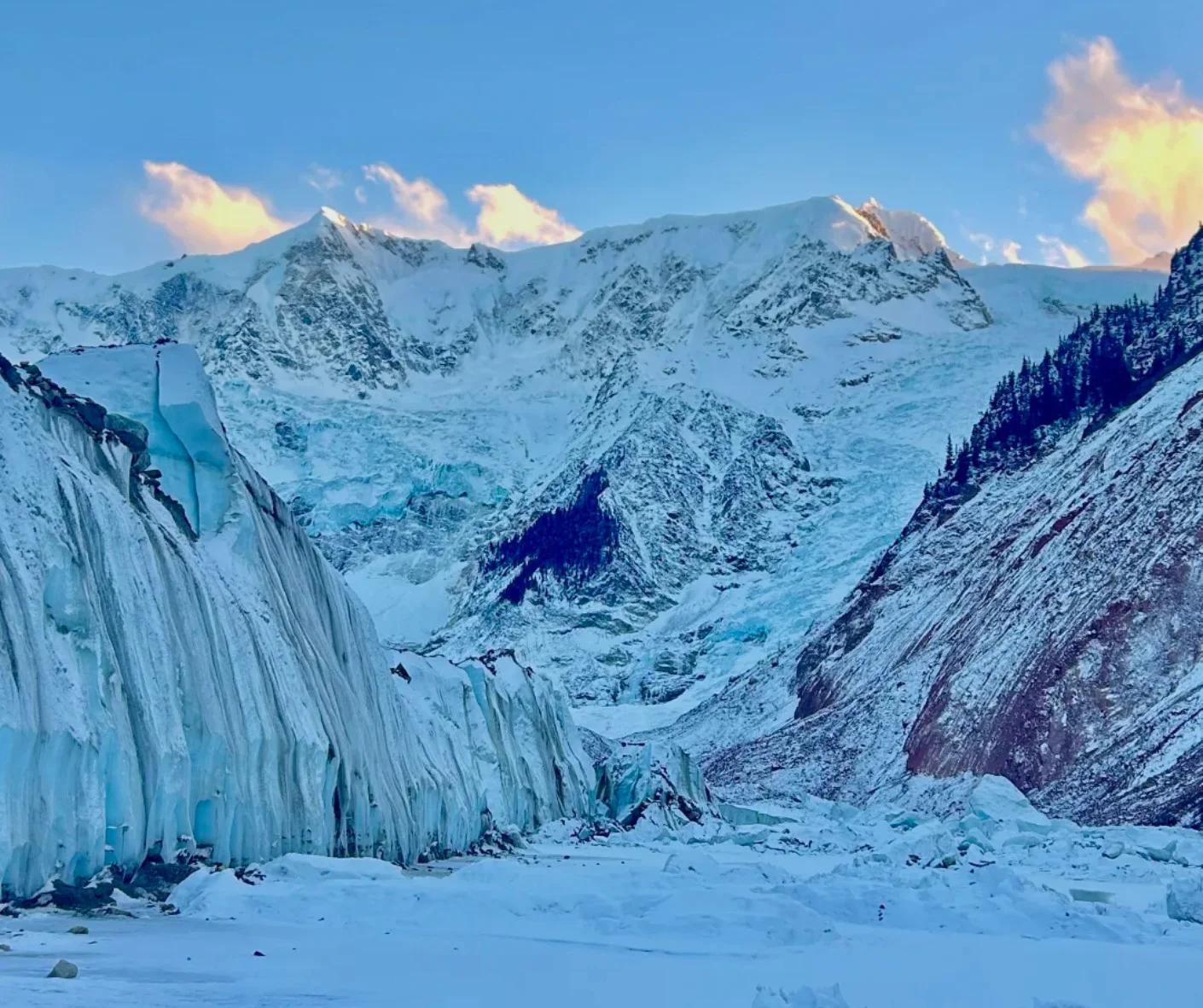 Midui Glacier Attractions and Hiking Guide