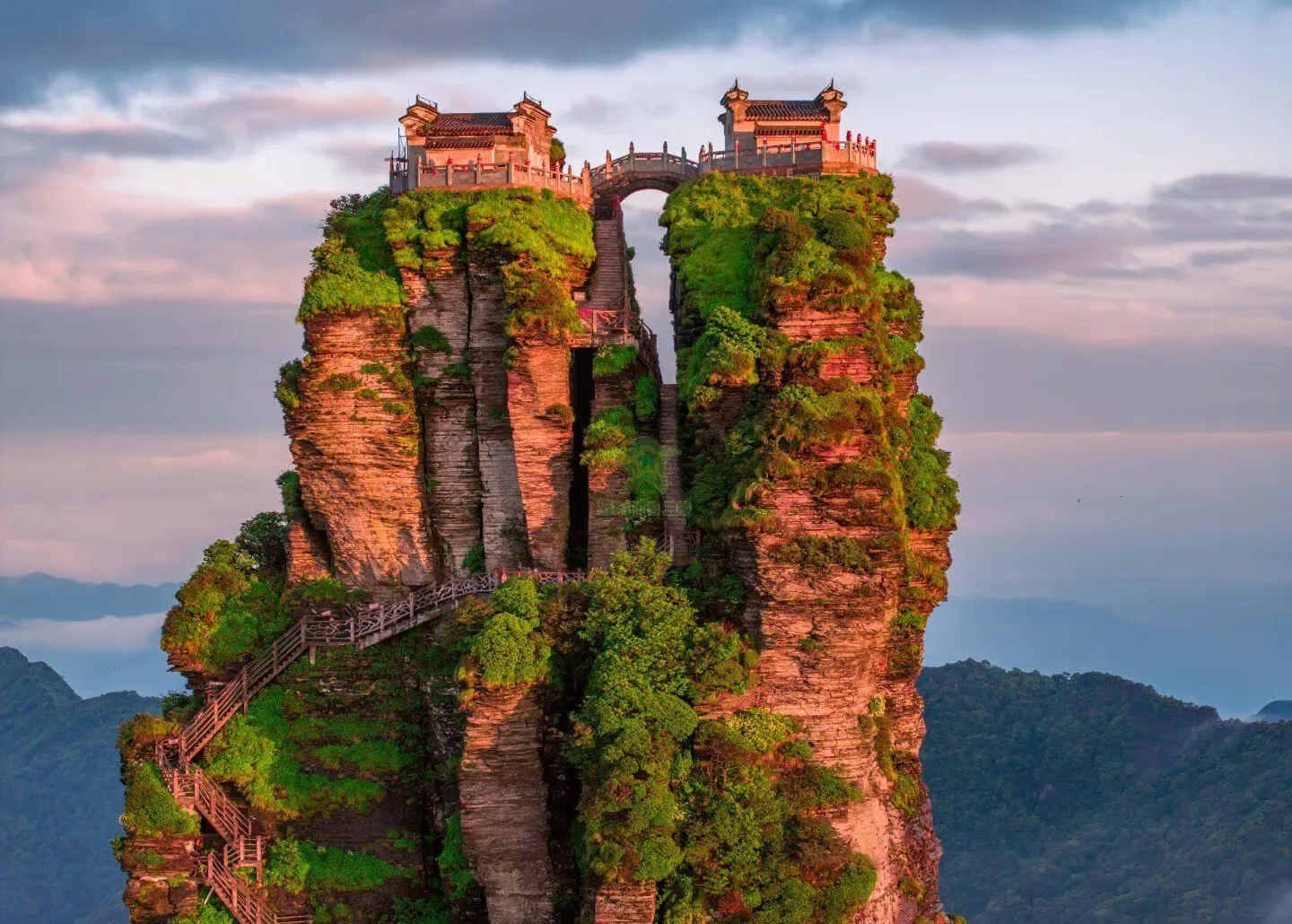 Fanjing Mountain Travel Guide: Attractions, Hiking, and Local Insights