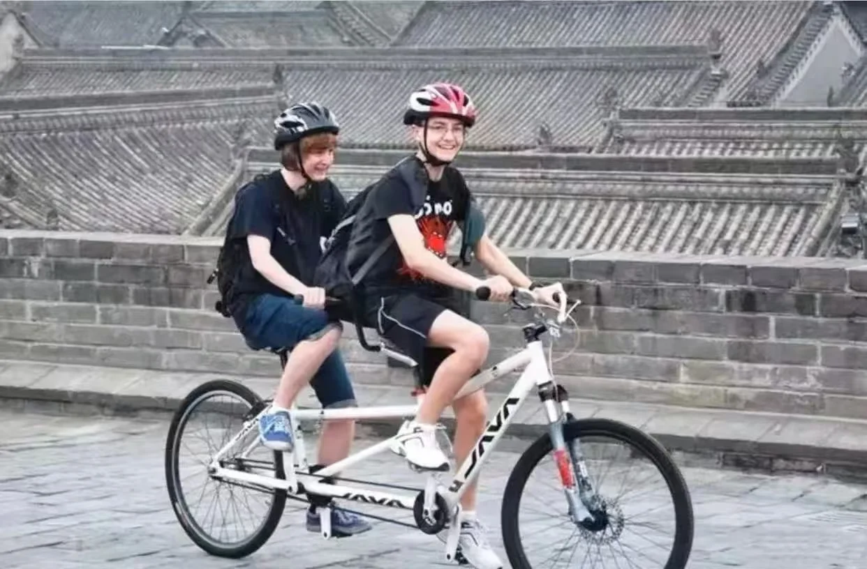Unique Experiences at Xi’an Ancient City Wall: Cycling + Hanfu Photoshoots