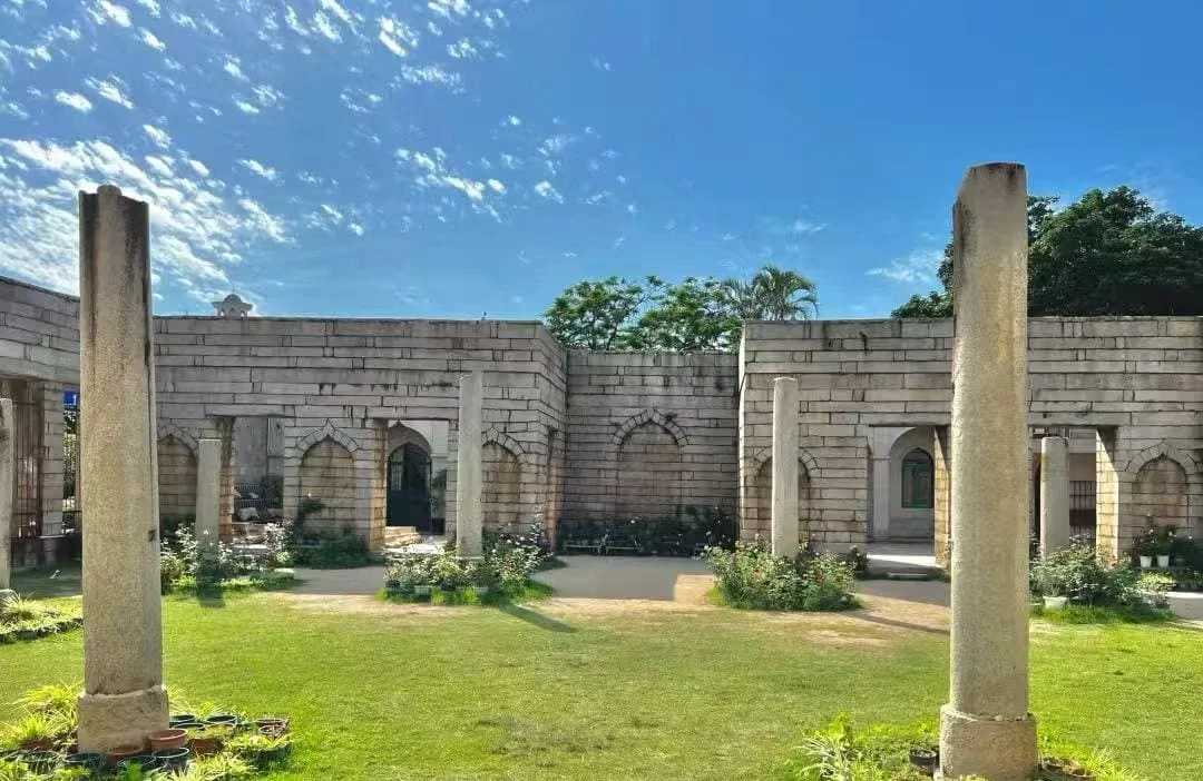 How to Visit Quanzhou Qingjing Mosque as a Tourist